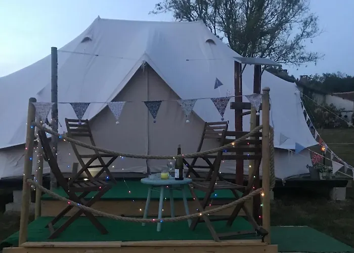 Campismo de Luxo French Fields Luxury Glamping Twin Emperor Tent Le-Vieux-Cerier